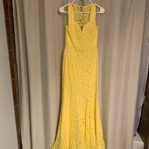 Windsor lace yellow gown